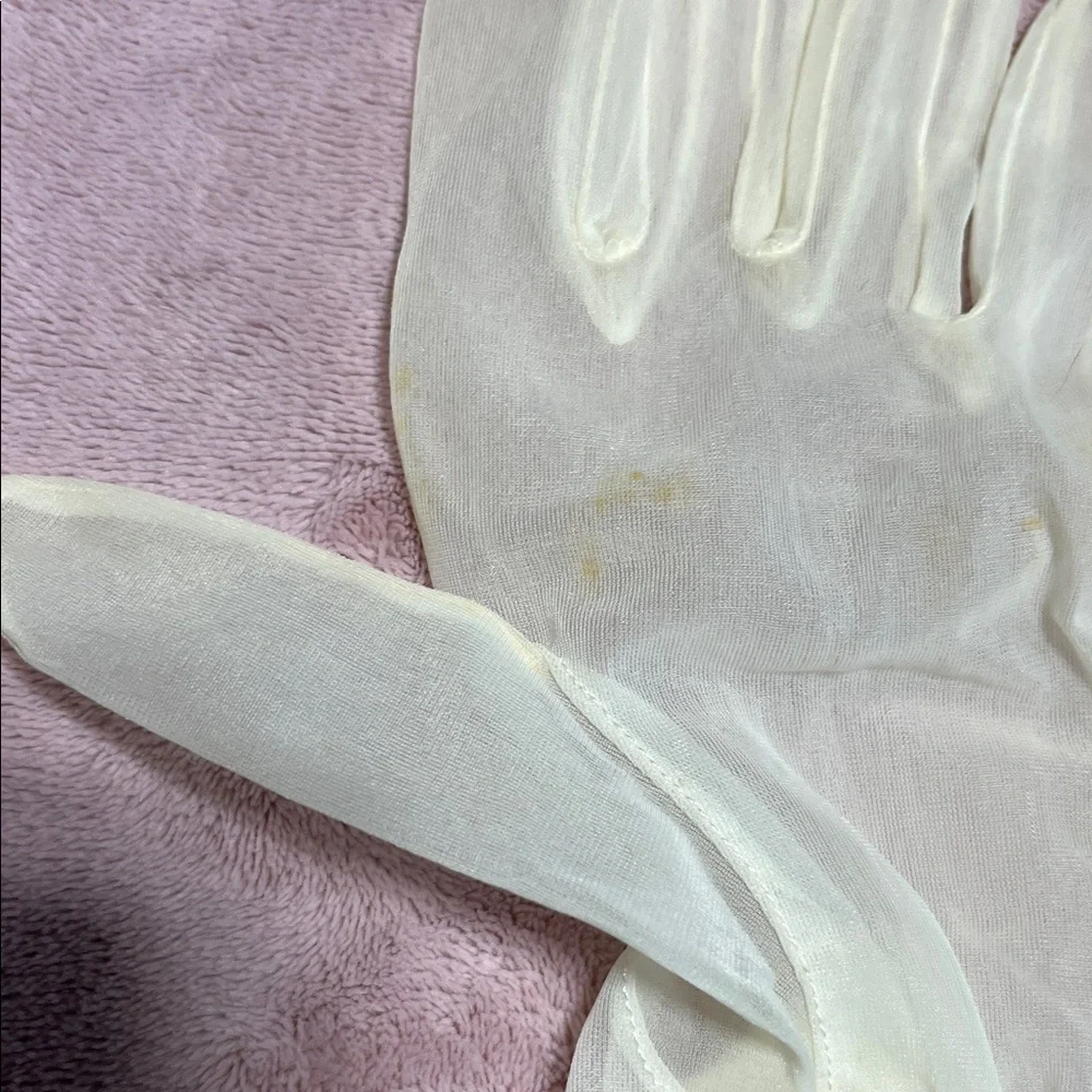 Sheer Vintage-Style Wrist Gloves